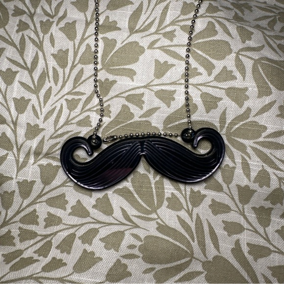 Handmade women’s mustache necklace black on Silvertone ball chain. - Picture 3 of 6